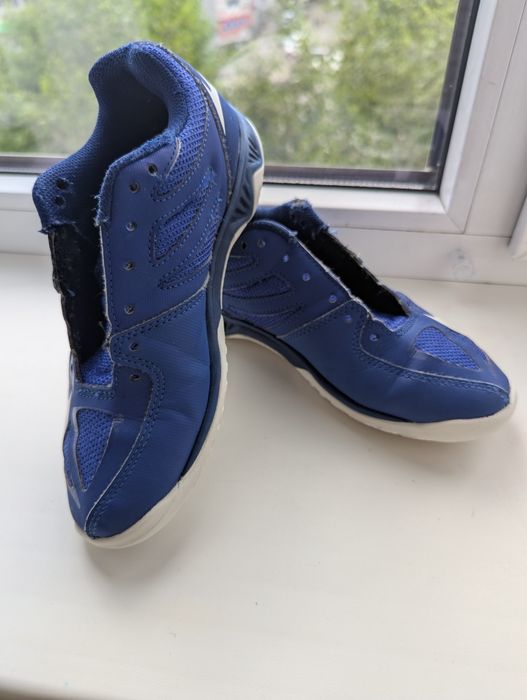 Волейбольні кросівки MIZUNO LIGHTNING star JUNIOR Z5