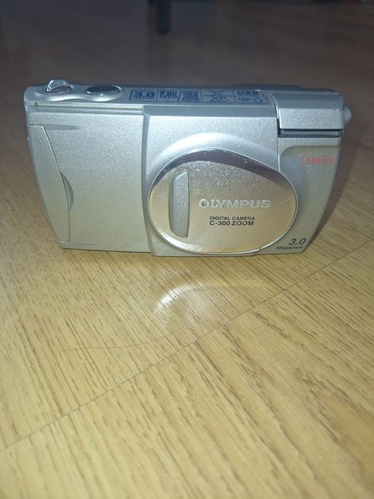 Aparat oliympus Camedia  C- 300  ZOOM  z kartą 128 MB