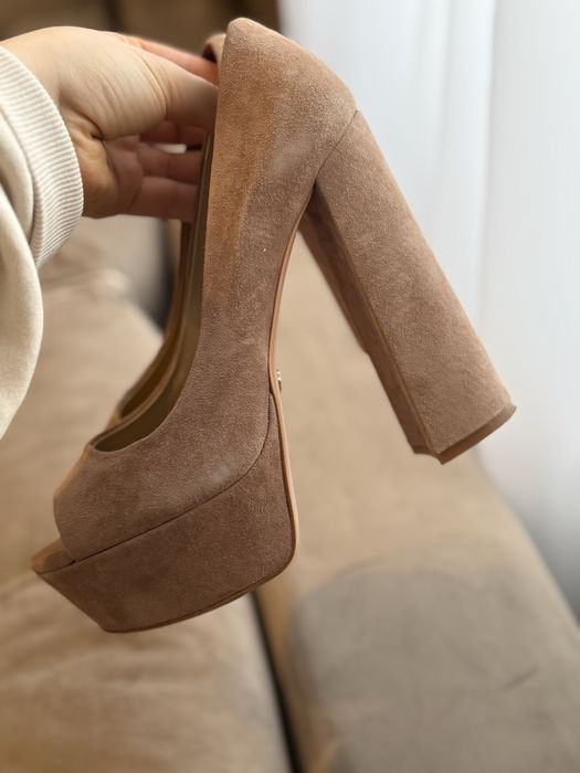 Високі туфлі бренд attizzare