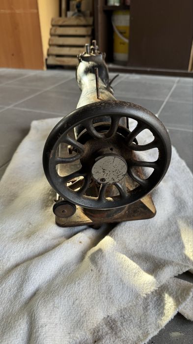 Maquina de costura primitiva