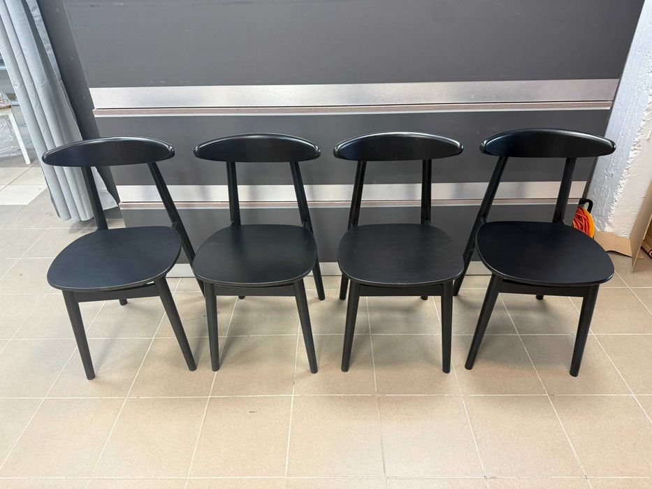 Krzesła powystawowe Parrada – Furnirest kolor czarny