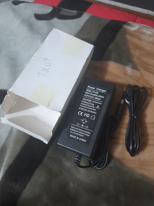 Trotinete carregador xiaomi ninebot mi e outras novo