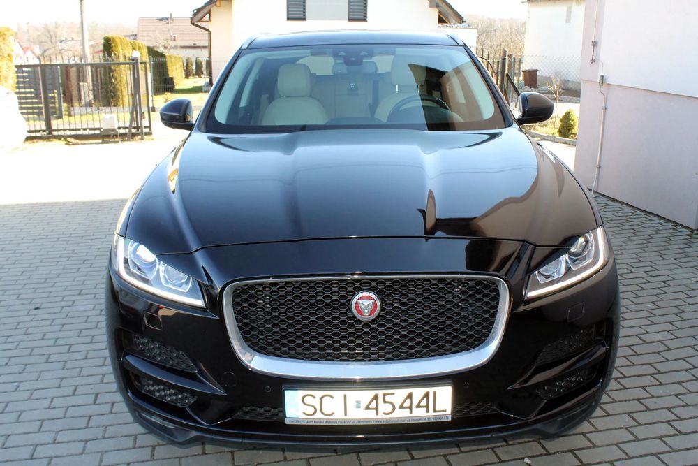 Jaguar F-Pace 4x4 STAN BARDZO DOBRY super wysposażenie1999 cm 180 koni.