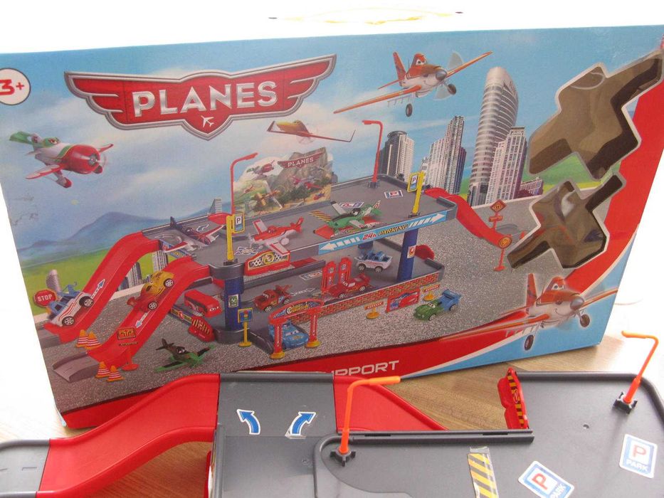 Disney Planes, Samoloty - garaż, lotnisko