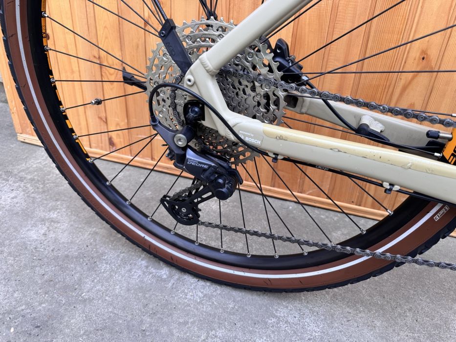 Електровелосипед Cube Cross Hybrid Pro 625 з малим пробігом