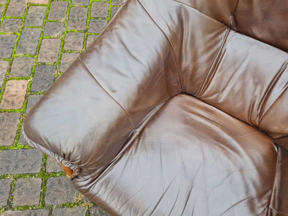 Fotel skórzany na dębowym stelażu