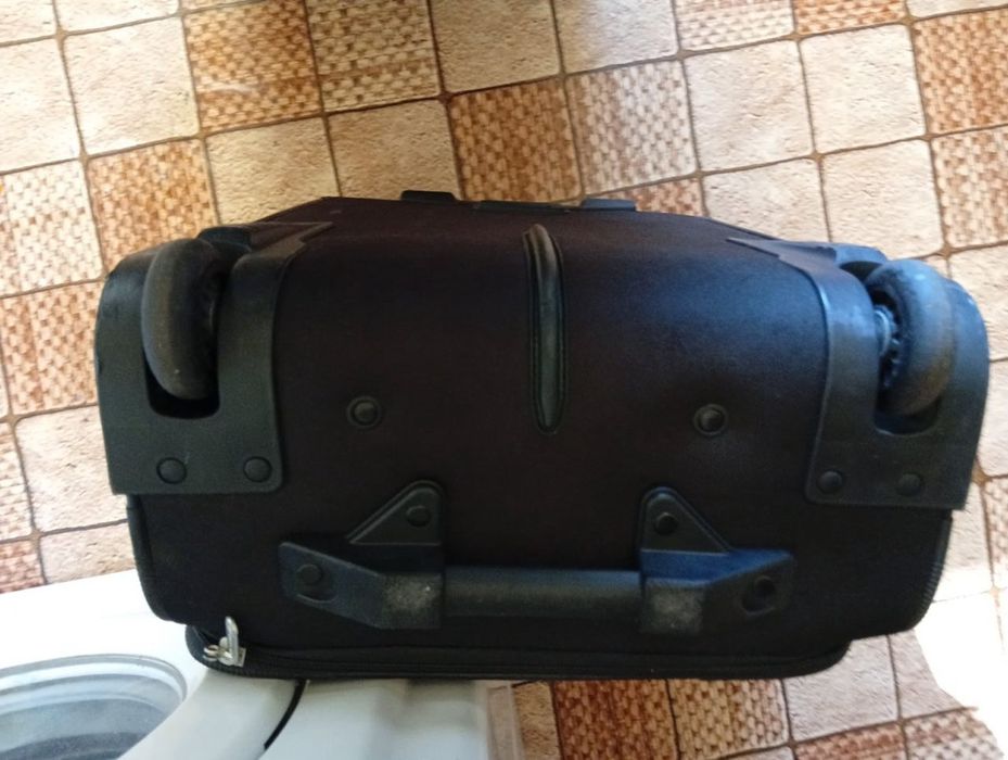 Продам маленький чемодан