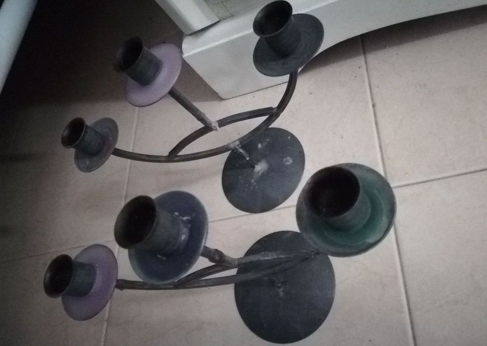 2 Castiçais Candelabros Metálicos