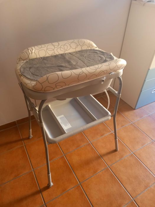 Trocador com banheira chicco