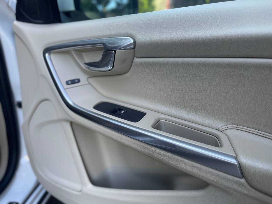 Volvo V60 2.0 бензин
