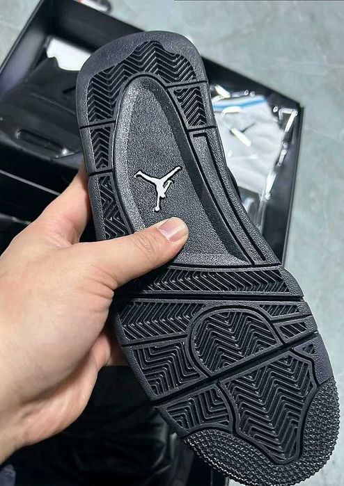 Jordan_ 4_ Retro_ Black_ Cat_ R.40