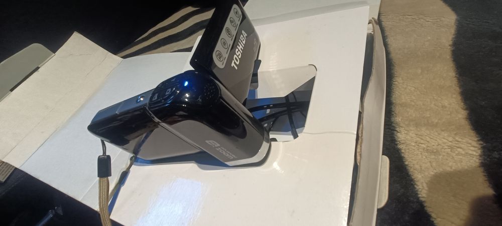 Câmera Toshiba Camileo P100