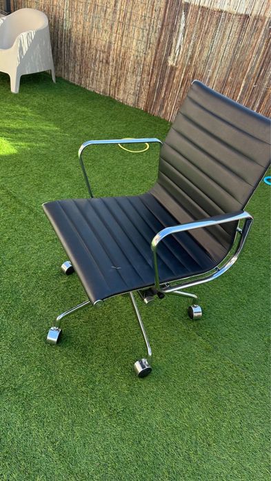 Cadeira Eames Style