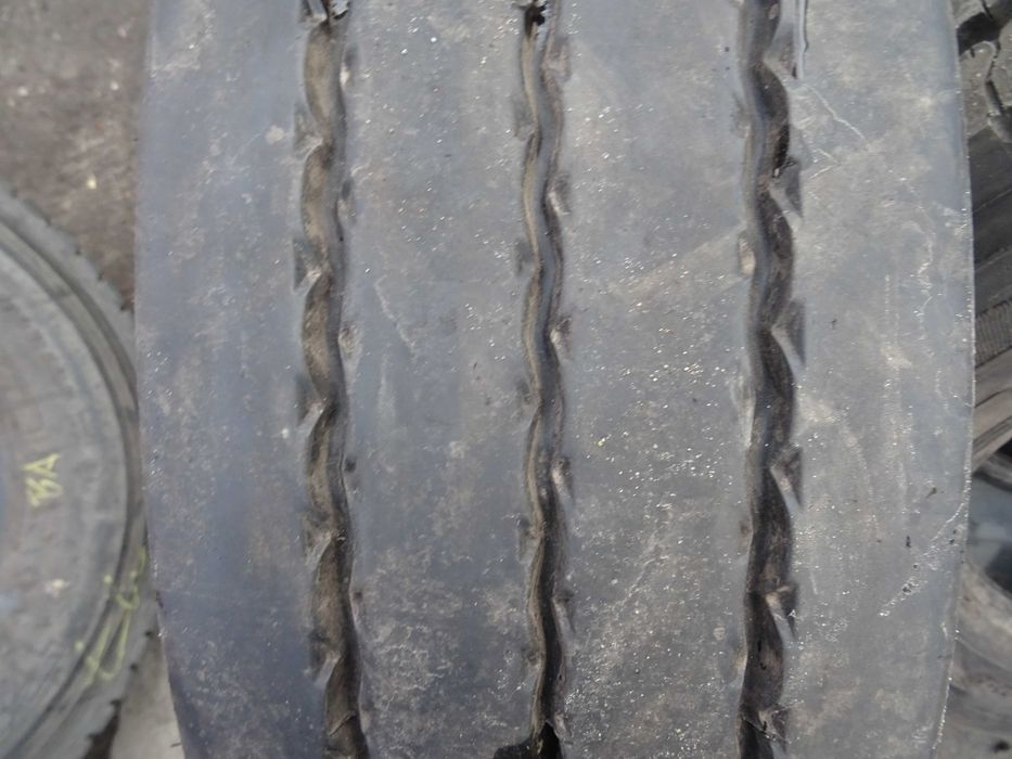 Opona 235/75R17.5 UNIROYAL TH 40  (480 netto)