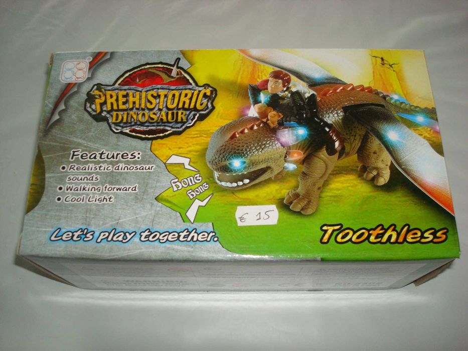 Boneco "Dragão desdentado" a pilhas64738284102531123