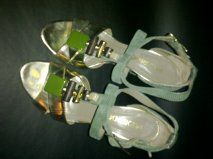 Sapatos de luxo exclusivos como novos