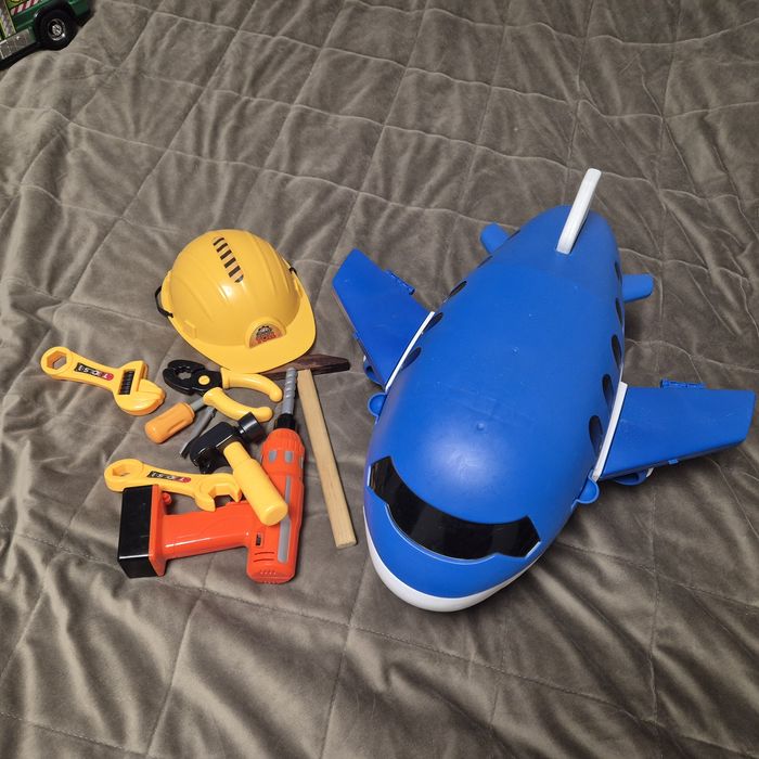 Літак з інструментами, + електродриль та інше