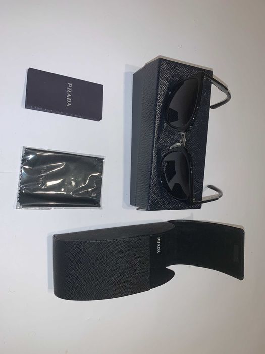 Солнцезащитные очки Prada