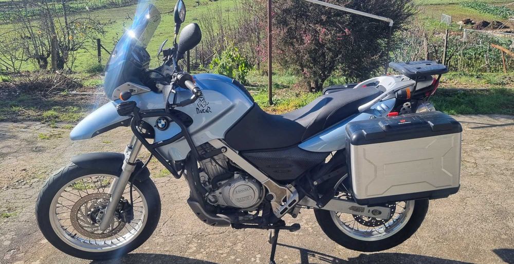 Vendo Mota BMW 650 GS com malas laterais , Top case , faróis GIVI