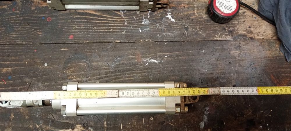 Siłowniki pneumatyczne dwustronnego działania