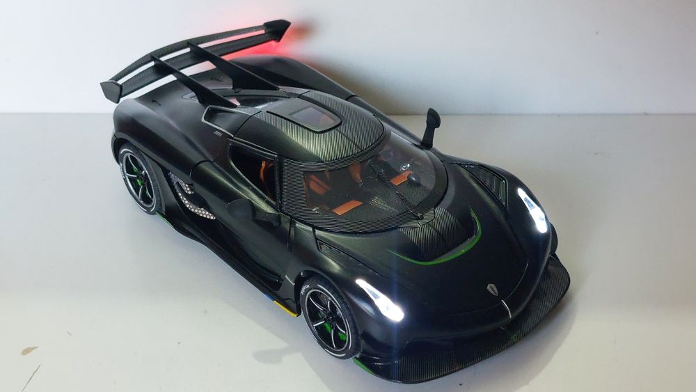 Miniatura automovel Koenigsegg Jeko