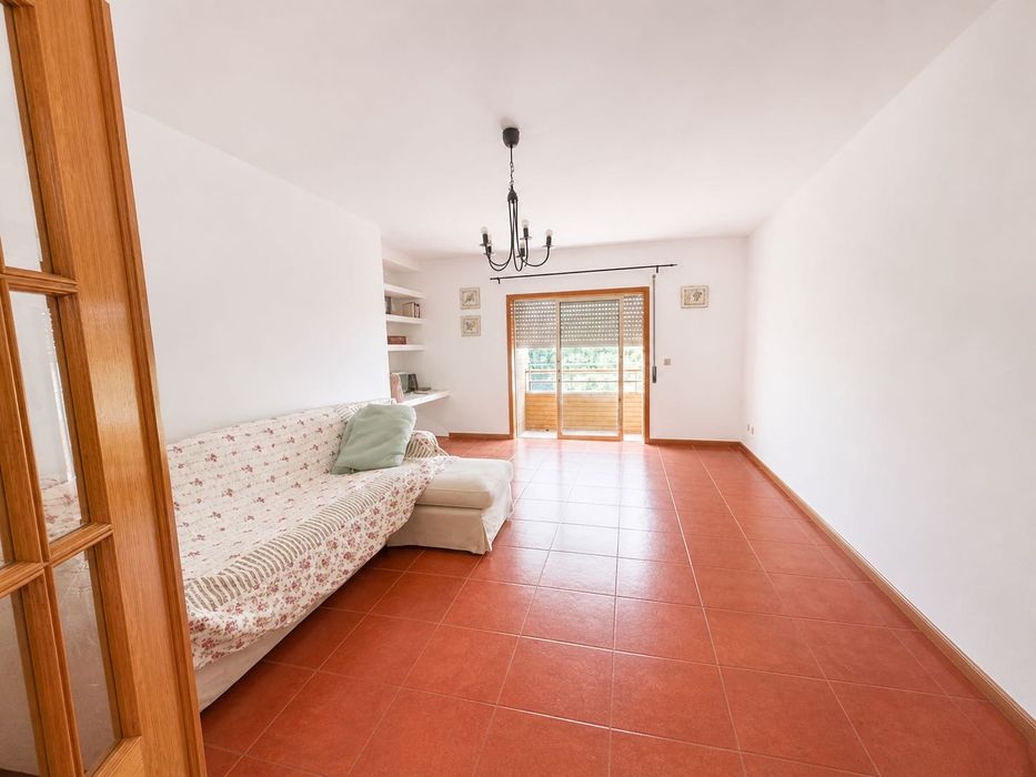 Apartamento T3 para arrendar R. Indepêndencia da Guiné