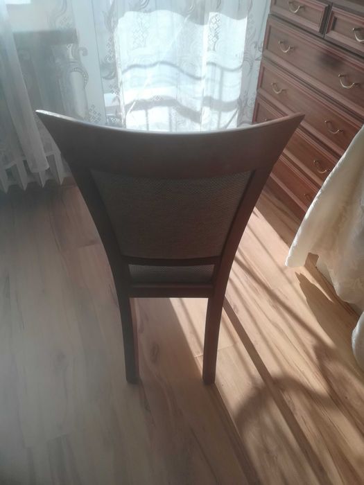 Dwa krzesełka w bardzo dobrym stanie