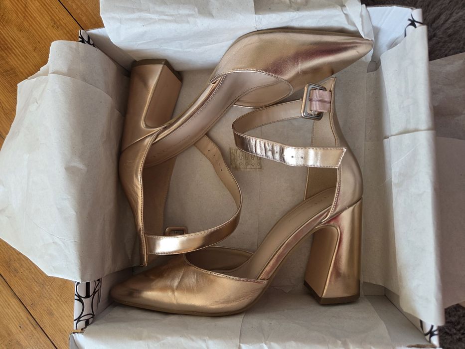 Buty na obcasie rozm. 38