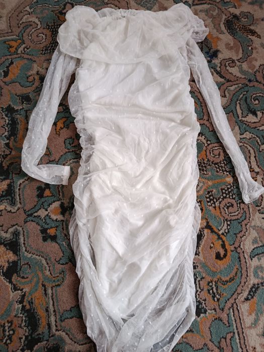 Сукня біла в сіточку