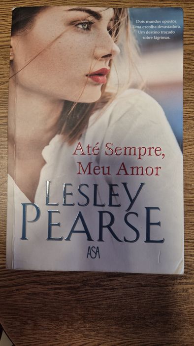 Livro com excelente romance de Lesley Pearse