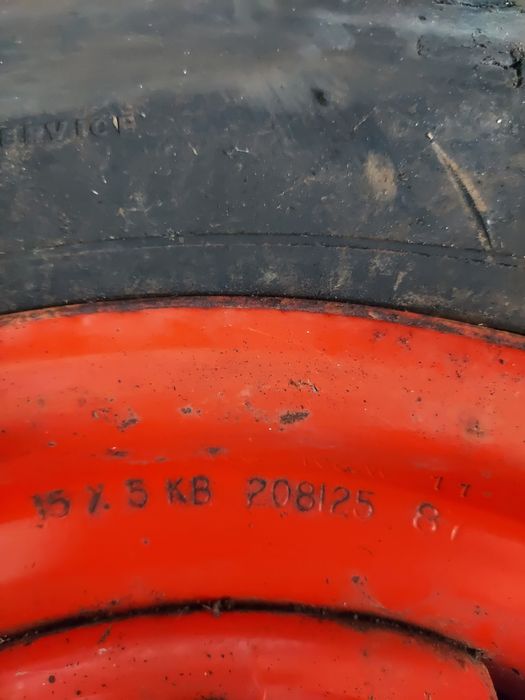 Rodas bobcat completas c/pneus rígidos