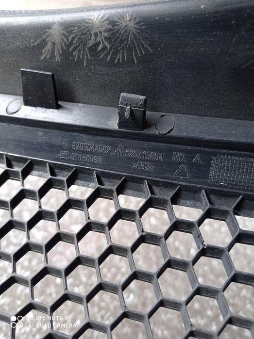 grill opel vivaro 2003 rok