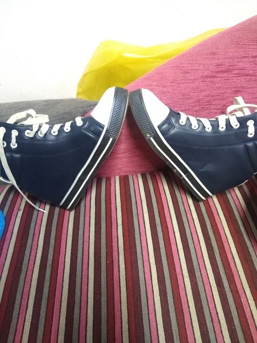Sprzedam trampki damskie rozmiar 38 w bardzo dobrym stanie