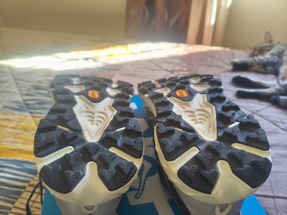Hoka Speedgoat 7 (Tam. 42 2/3) – Como Novas c/ Fatura (18 km)