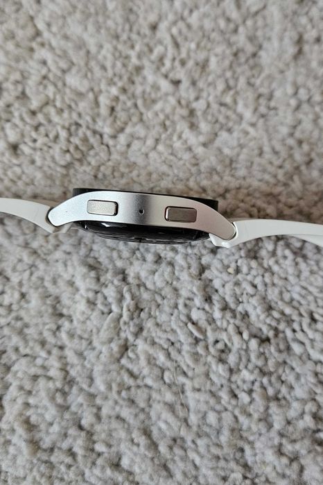 Smartwatch Samsung Galaxy Watch6 40 mm - złoty - SM-R930