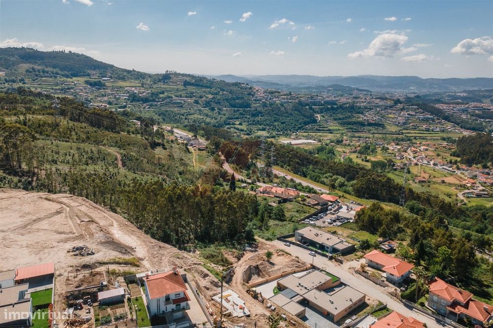 Terreno com Projeto Aprovado – Excelente Oportunidade !