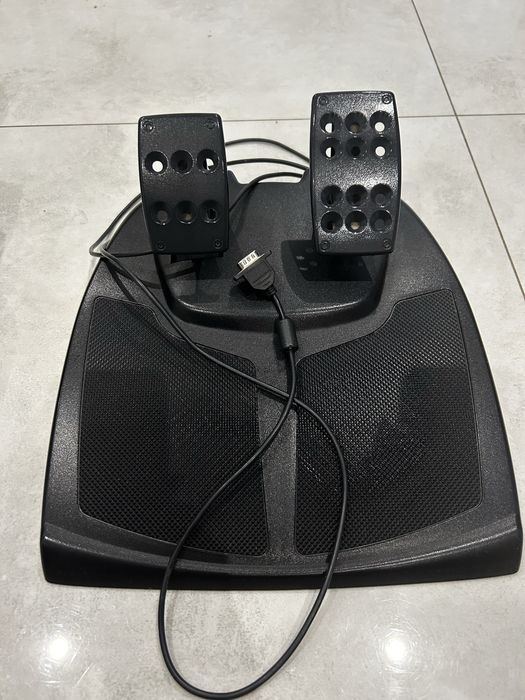 Кермо ігрове з педалями Logitech  momo Racing