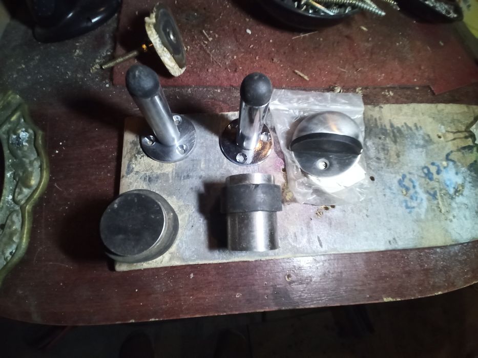 Фурнітура з нержавійки для дому