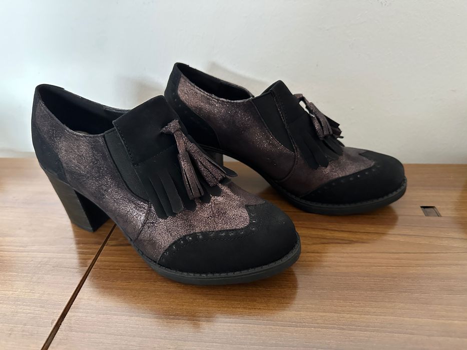 Sapatos Castanhos / Pretos Nº 38 Novos