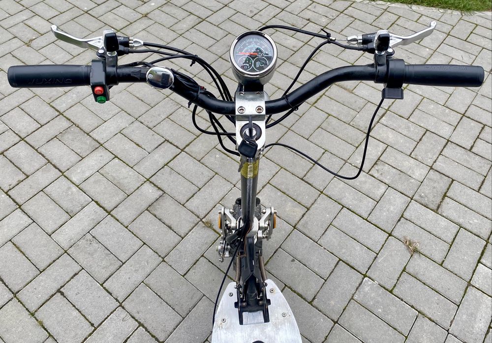 Самокат трёхколёсный