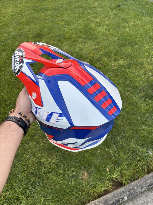 Capacete airoh semi novo