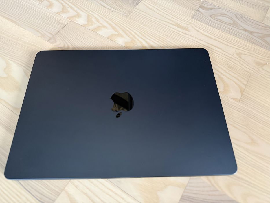 MacBook Air 13,6” M2 2022 – Midnight, 8GB/256GB  Klawiatura w ukladzie niemieckim  QWERTZ