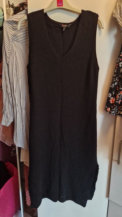 Sukienka dzianinowa czarna midi