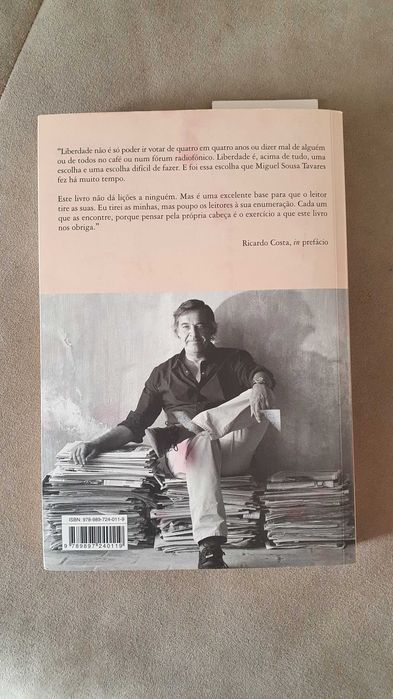 Livro "A história nao acaba assim" de Miguel Sousa Tavares