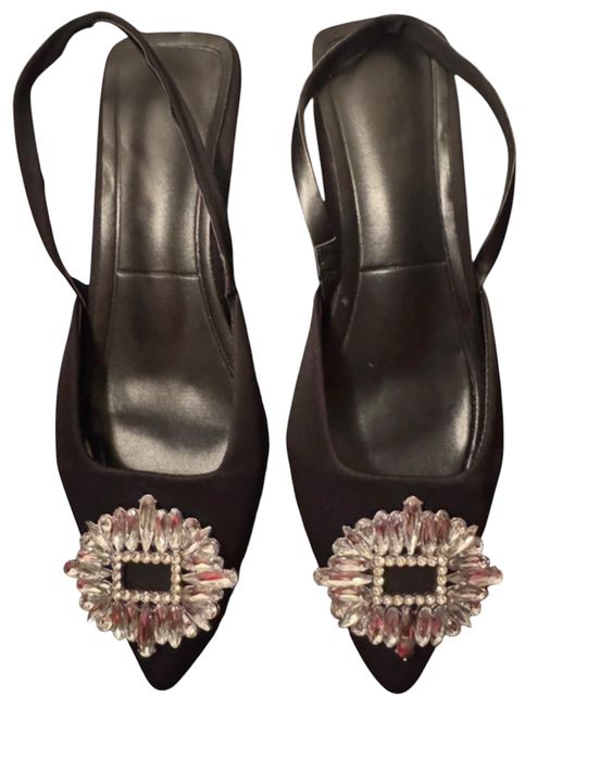 Sapatos mules com aplicacao