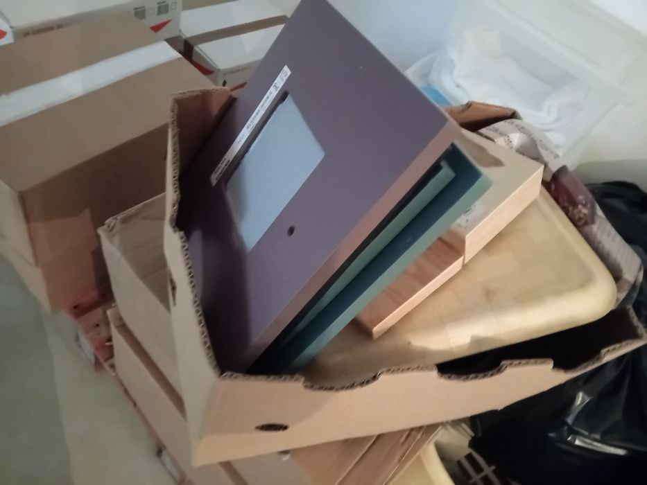 5 Caixas com coisas domésticas (pratos,copos,etc)