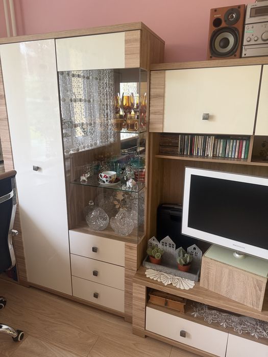 Mebloscianka z biurkiem i szafą