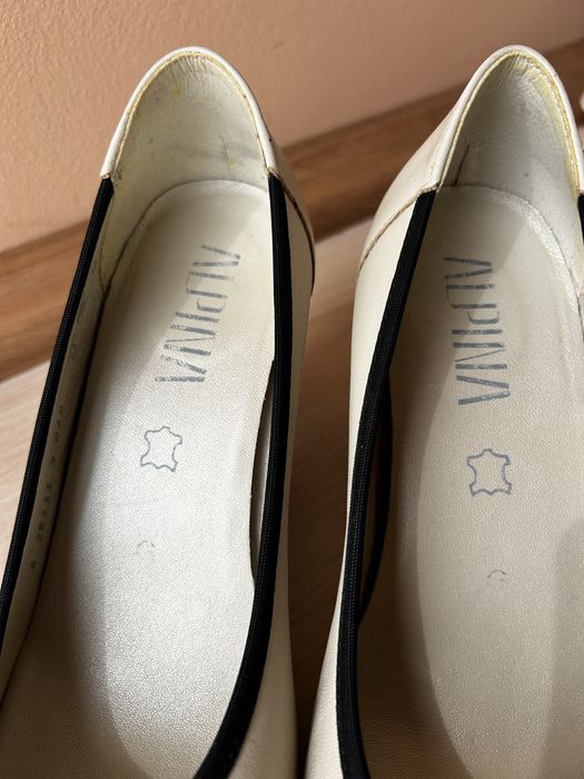 Жіночі туфлі човники