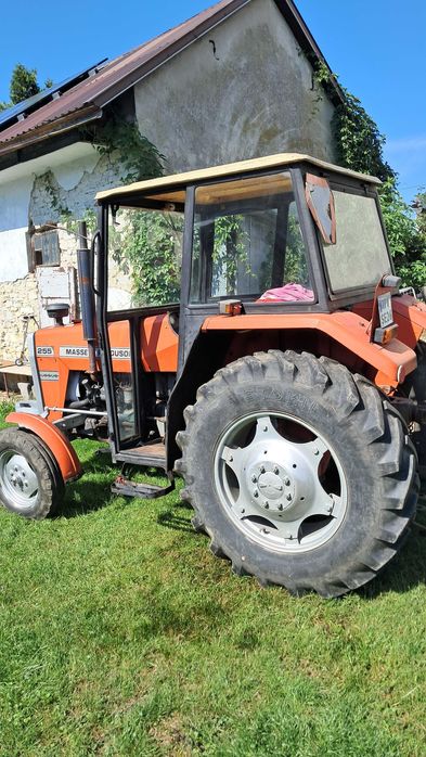 Ciągnik rolniczy MF255