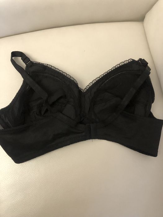 Жіночий ліфчик великого розміру D